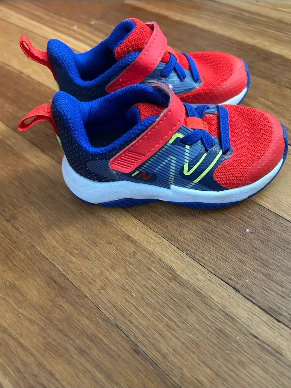 New Balance Rave Run v2 blue & red